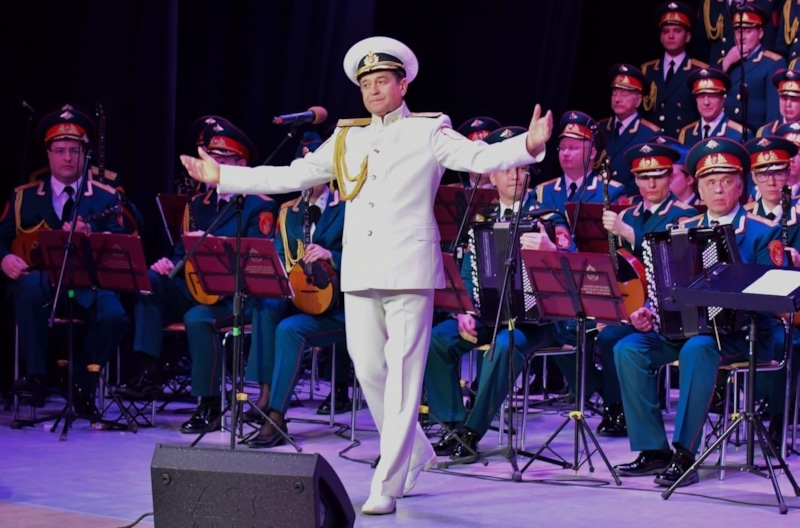 Солист ансамбля песни и пляски Российской армии им. Александрова Вадим Ананьев Солист ансамбля песни и пляски Российской армии им. Александрова Вадим Ананьев