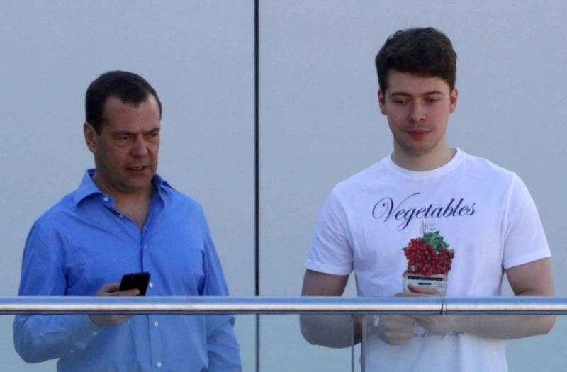 Илья Медведев с Дмитрием Медведевым