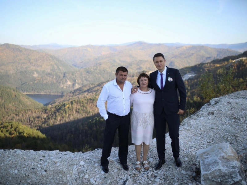 Виталий Автайкин с мамой и братом / Фото: ok.ru Виталий Автайкин с мамой и братом / Фото: ok.ru