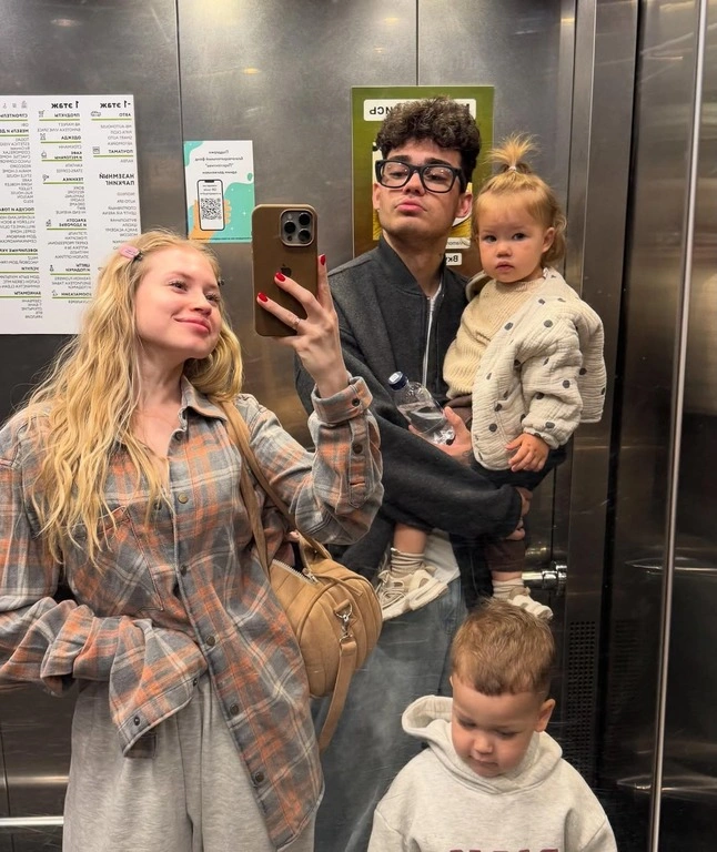 Настя Титова с детьми