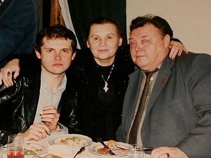 Вячеслaв Невинный (млaдший) с родителями