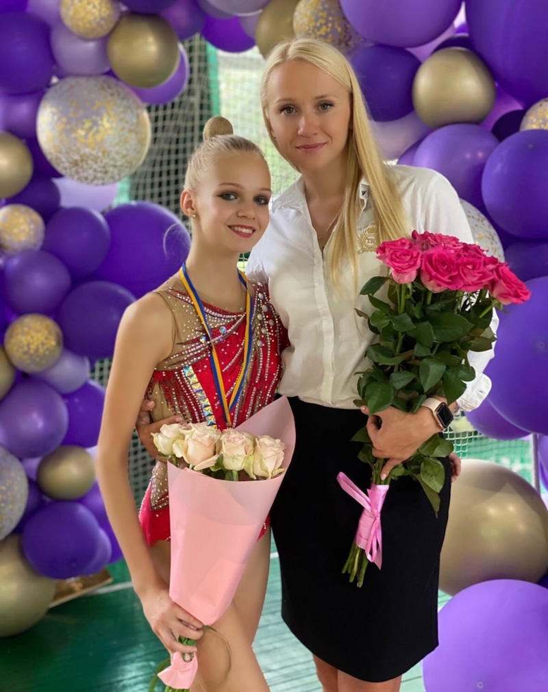 Гимнастка Елизавета Хоровинкина с тренером Екатериной Барановской / Фото: @ekaterinabaranovska