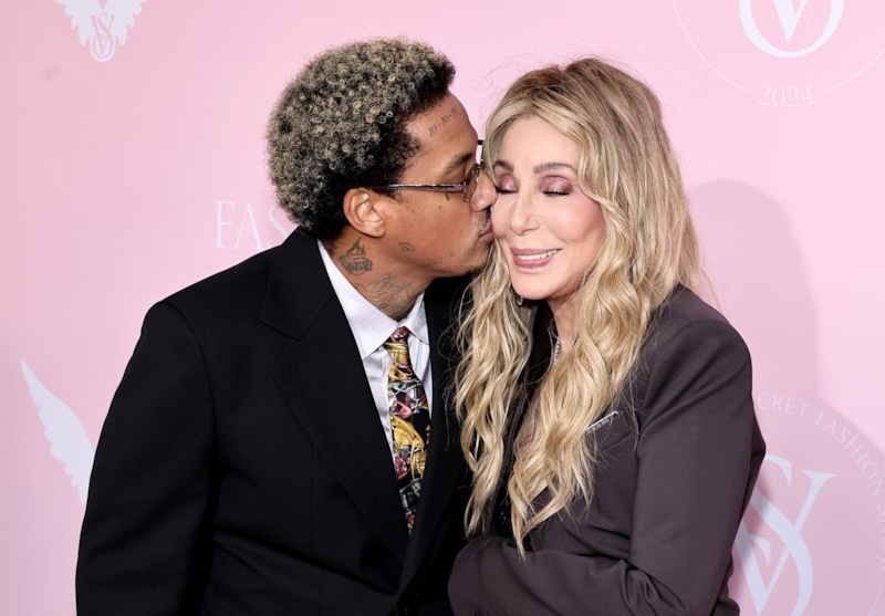 Шер оказалась на грани расставания с Александром Эдвардсом Шер оказалась на грани расставания с Александром Эдвардсом