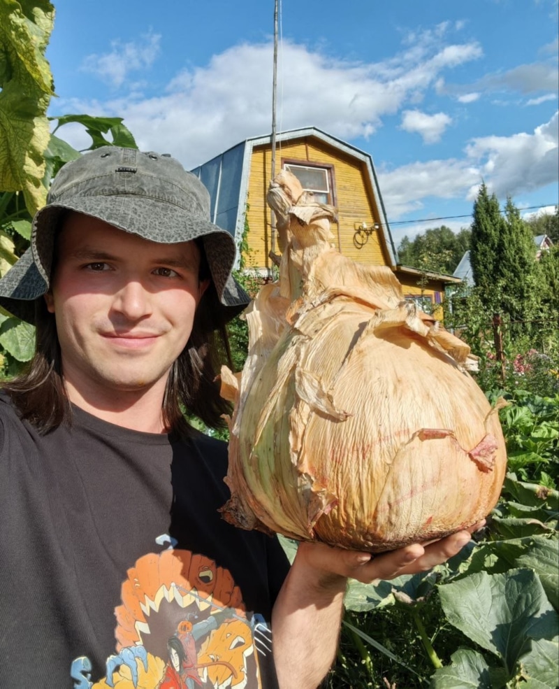 Александр Чусов с луковицей