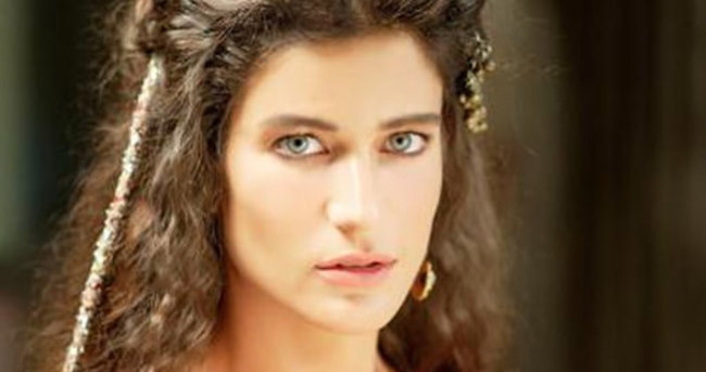 Беррак Тюзюнатач в «Великолепном веке»