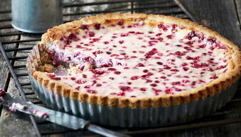 Брусничный тарт: рецепт и польза