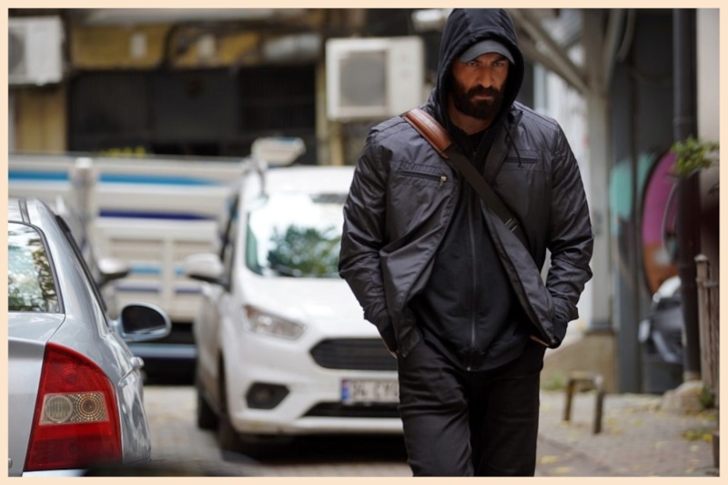 Кадр из сериала «Лгуньи со свечами»