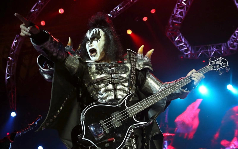 Гитарист Kiss Джин Симмонс чудом избежал смерти Гитарист Kiss Джин Симмонс чудом избежал смерти