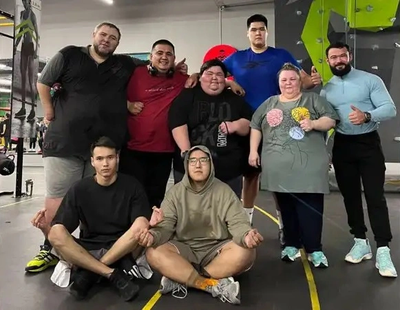 Айтым Жакупов и его команда