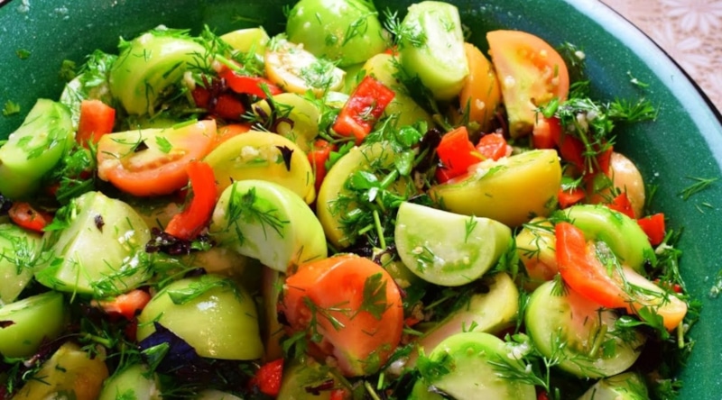 Зеленые помидоры с кабачками: хрустящая заготовка