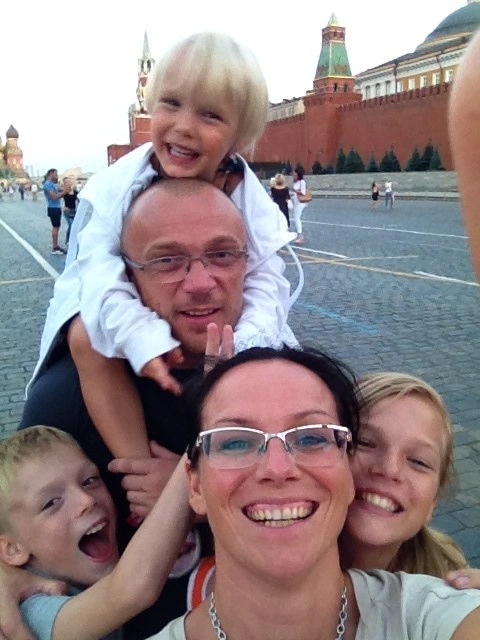 Никита Плащевский с бывшей женой и детьми Никита Плащевский с бывшей женой и детьми