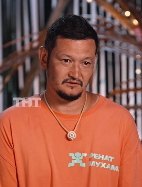 Ренат Мухамбаев в шоу «Звезды в джунглях» Ренат Мухамбаев в шоу «Звезды в джунглях»