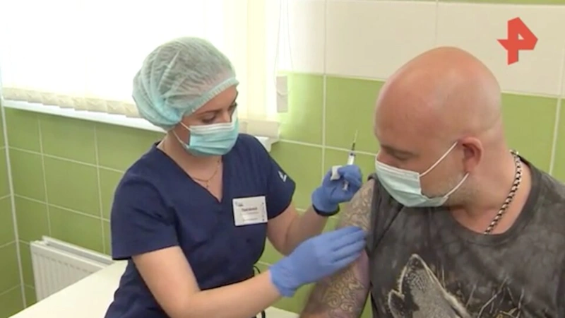 Тимофей Баженов привился от коронавируса