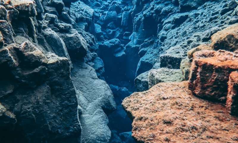 Плита Эксплорер: трещина под океаном