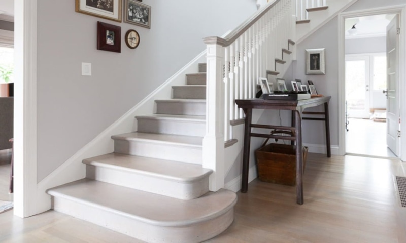 Кварцевая мука: защита лестницы от скольжения