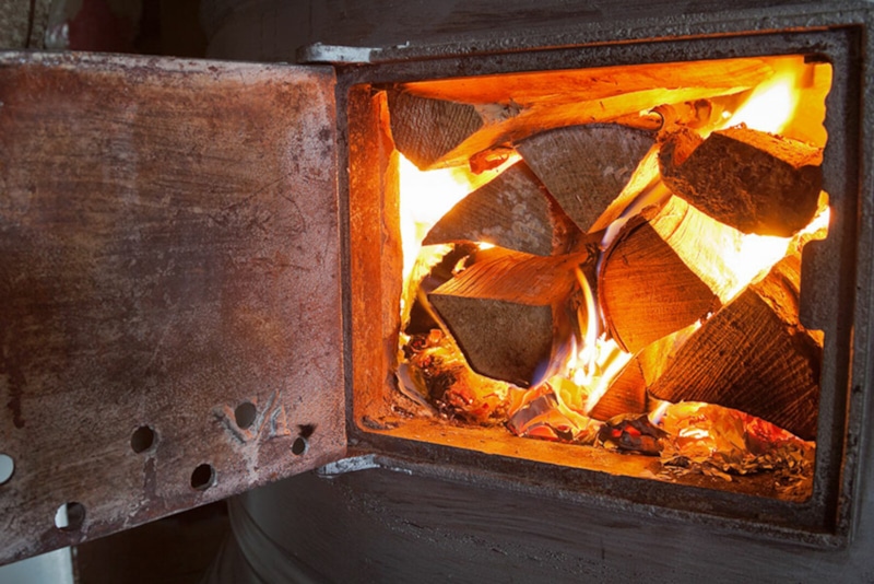 Как топить баню: секреты долгого жара
