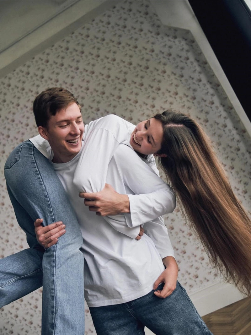 Юрий Прокудин и его девушка Василиса