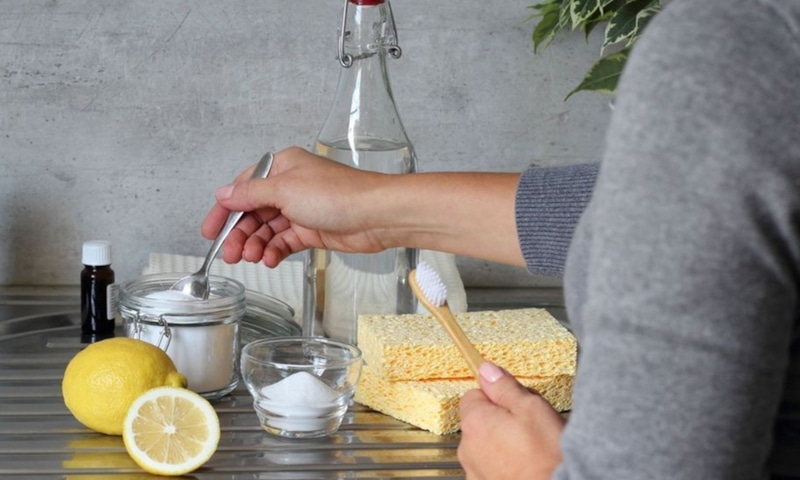 Свежий холодильник: сода и уксус