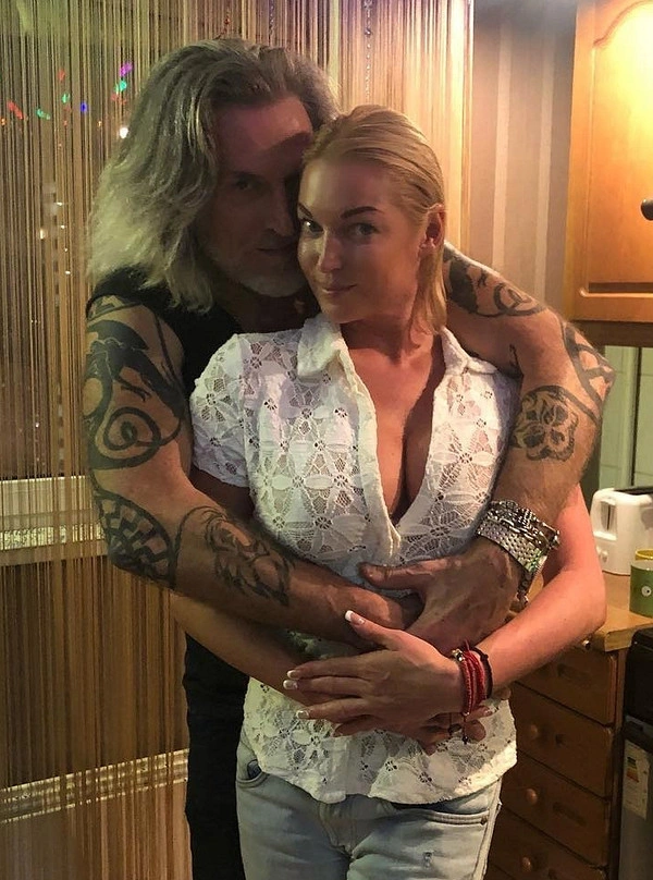 Никита Джигурда и Анастасия Волочкова Никита Джигурда и Анастасия Волочкова