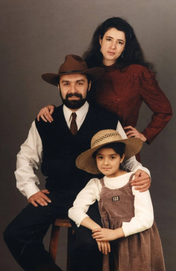 Виктор Шендерович* с женой и дочерью