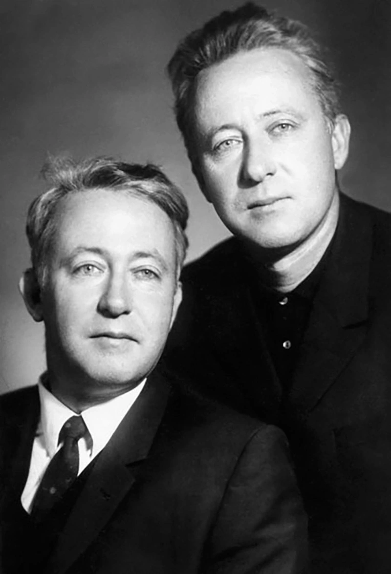 Рой Медведев в молодости с братом