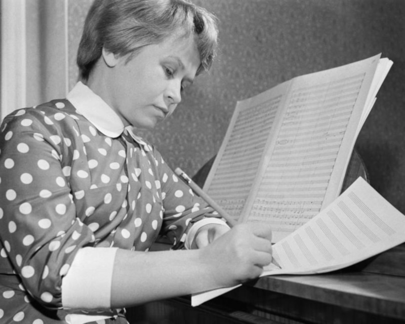 Александра Пахмутова в молодости Александра Пахмутова в молодости