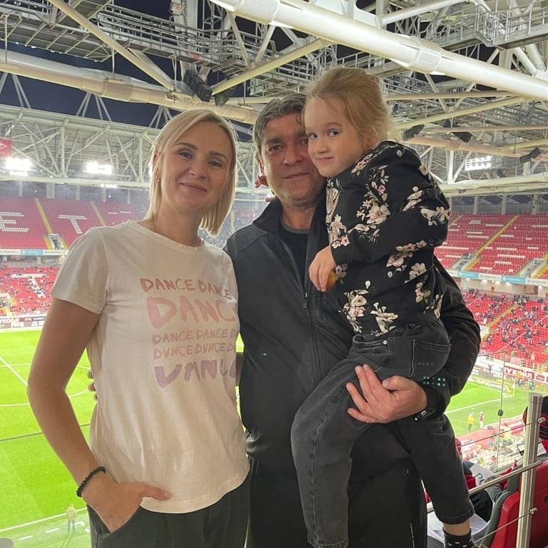 Дмитрий Ананко с женой Ольгой и дочерью Миланой Дмитрий Ананко с женой Ольгой и дочерью Миланой