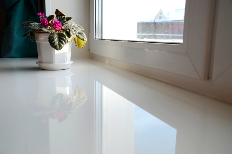 Подоконник сияет: желтые пятна исчезают
