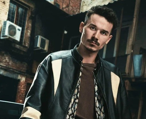 Фархад Мухаметзянов в сериале «Обнальщик» Фархад Мухаметзянов в сериале «Обнальщик»