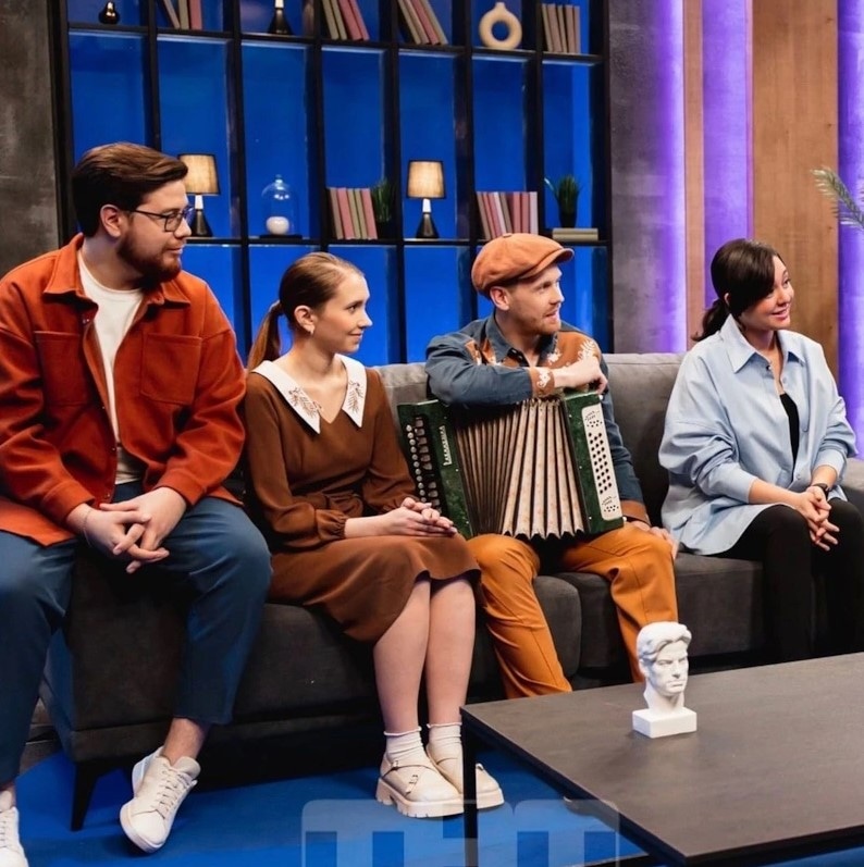 «Столик» и Марина Кравец «Столик» и Марина Кравец