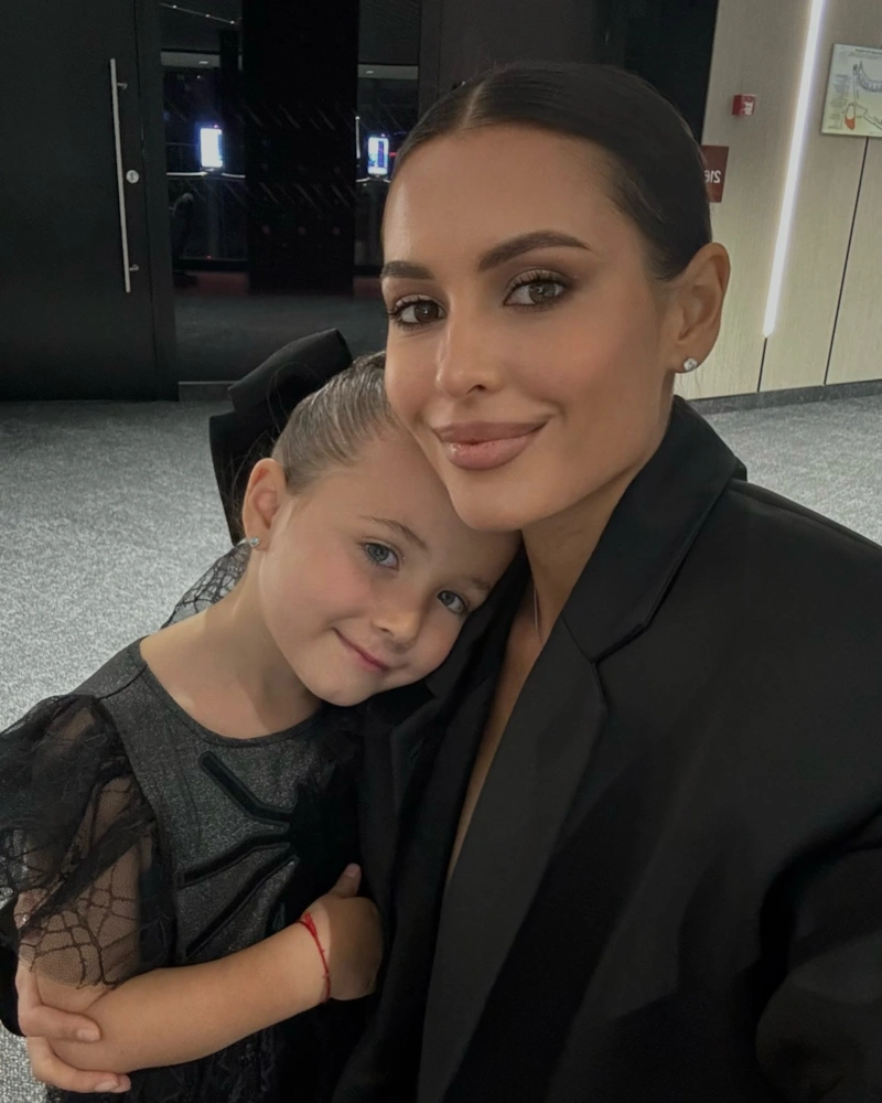 Яна Сапета с дочерью Яна Сапета с дочерью