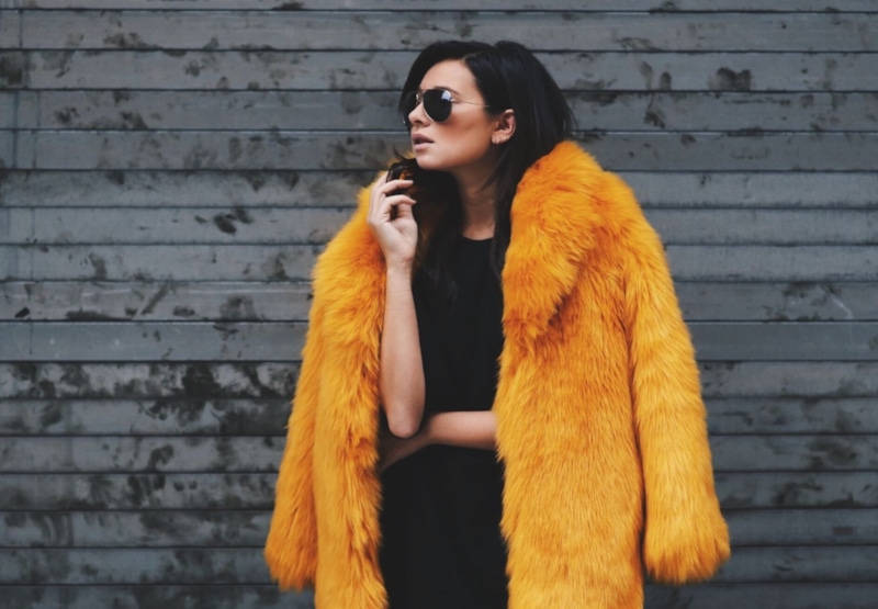 Яркие шубы из искусственного меха — новый хит зимы 