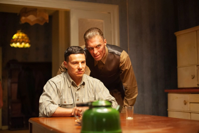 Кадр из сериала «Враг у ворот»