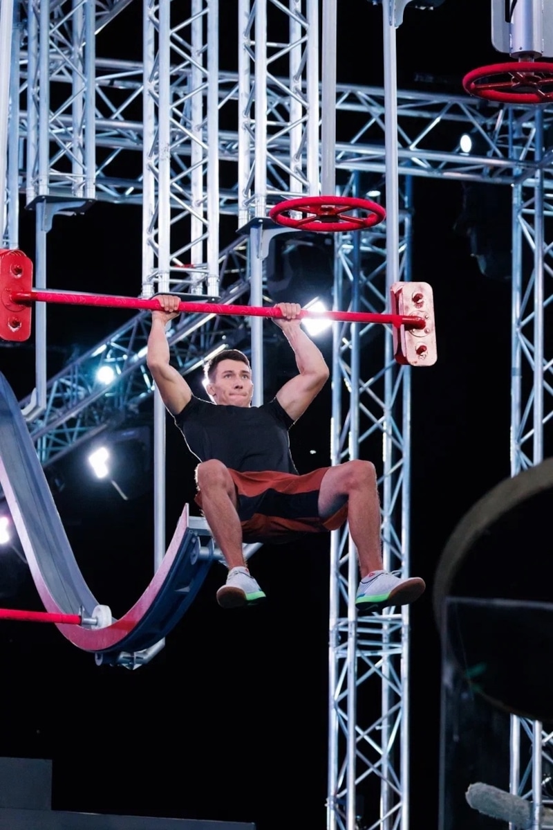 Антон Желаднов в шоу «Суперниндзя»