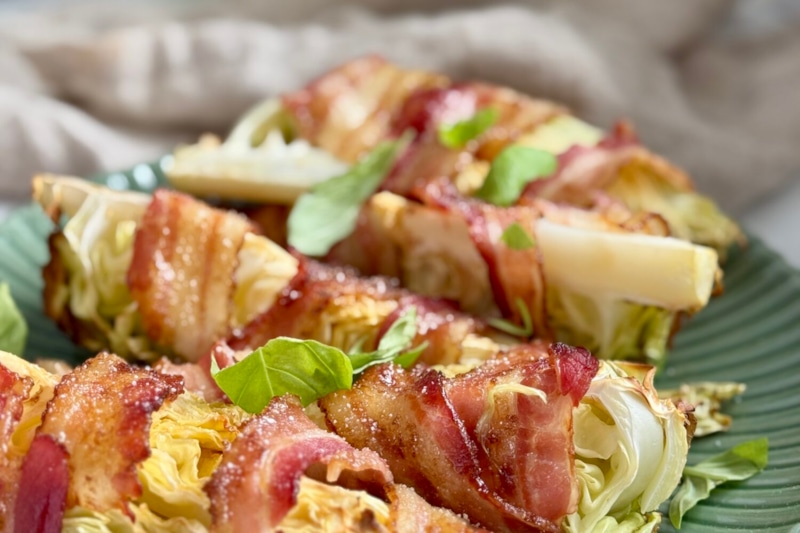 Хрустящие голубцы: капуста с беконом