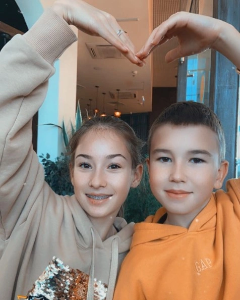 Софья Акатьева с братом