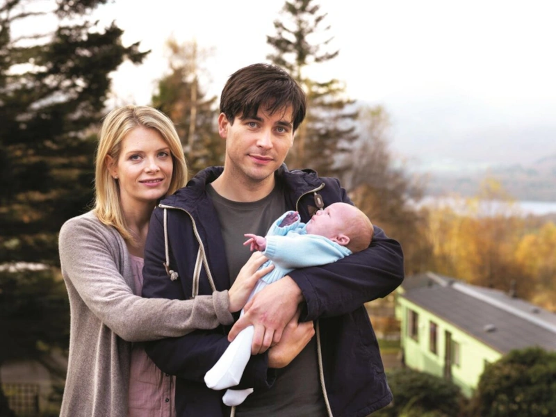 Роб Джеймс-Колльер с женой и сыном