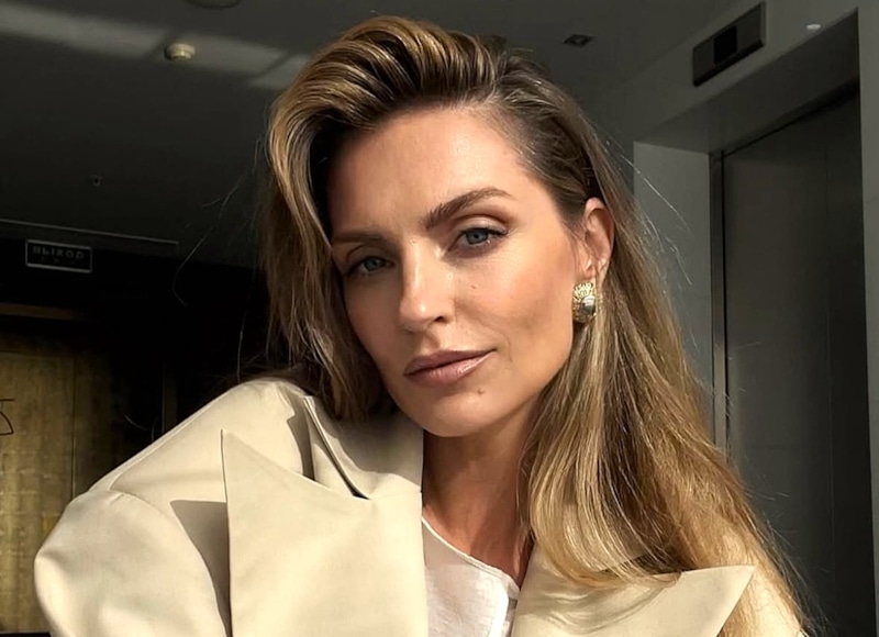 Саша Савельева из «Фабрики» осваивает новую профессию Саша Савельева из «Фабрики» осваивает новую профессию