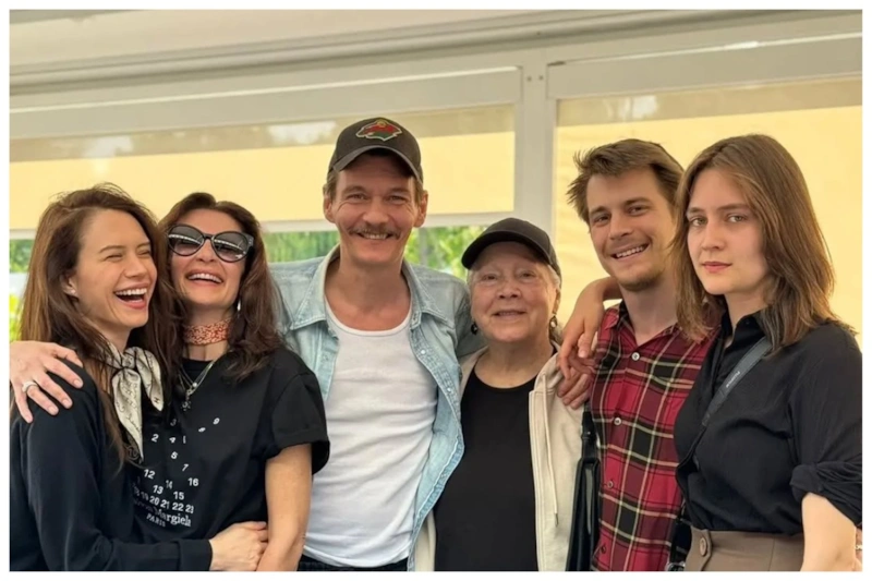 Филипп Янковский с женой Оксаной Фандерой и семьей Филипп Янковский с женой Оксаной Фандерой и семьей