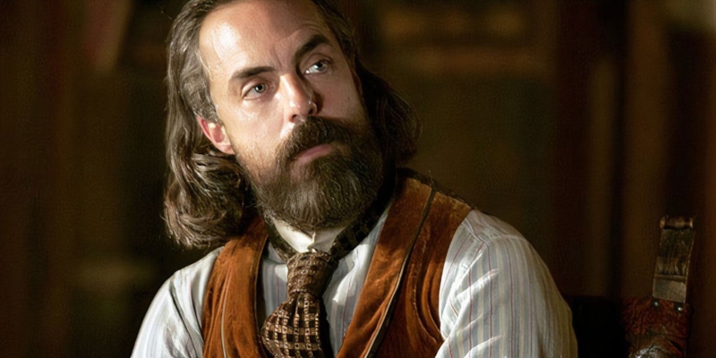 Титус Уэлливер в сериале «Дедвуд»