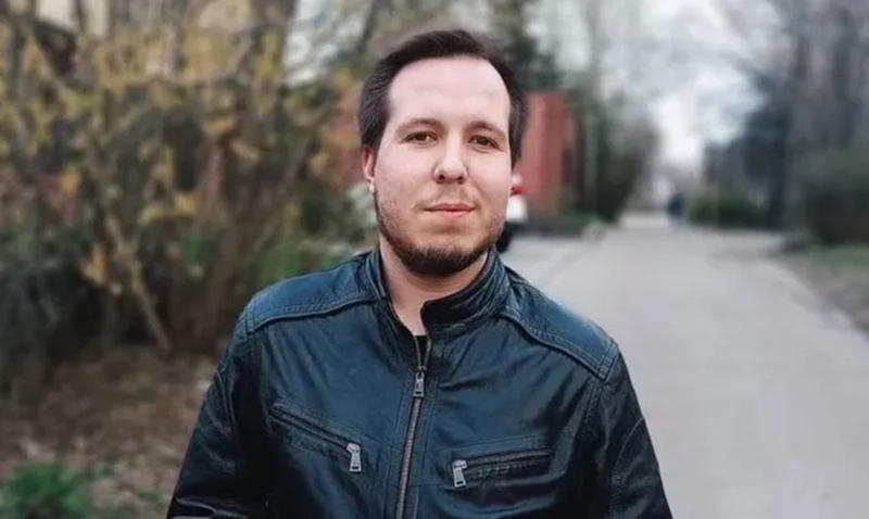 Телеведущий Артем Кузнецов погиб под поездом в 26 лет Телеведущий Артем Кузнецов погиб под поездом в 26 лет