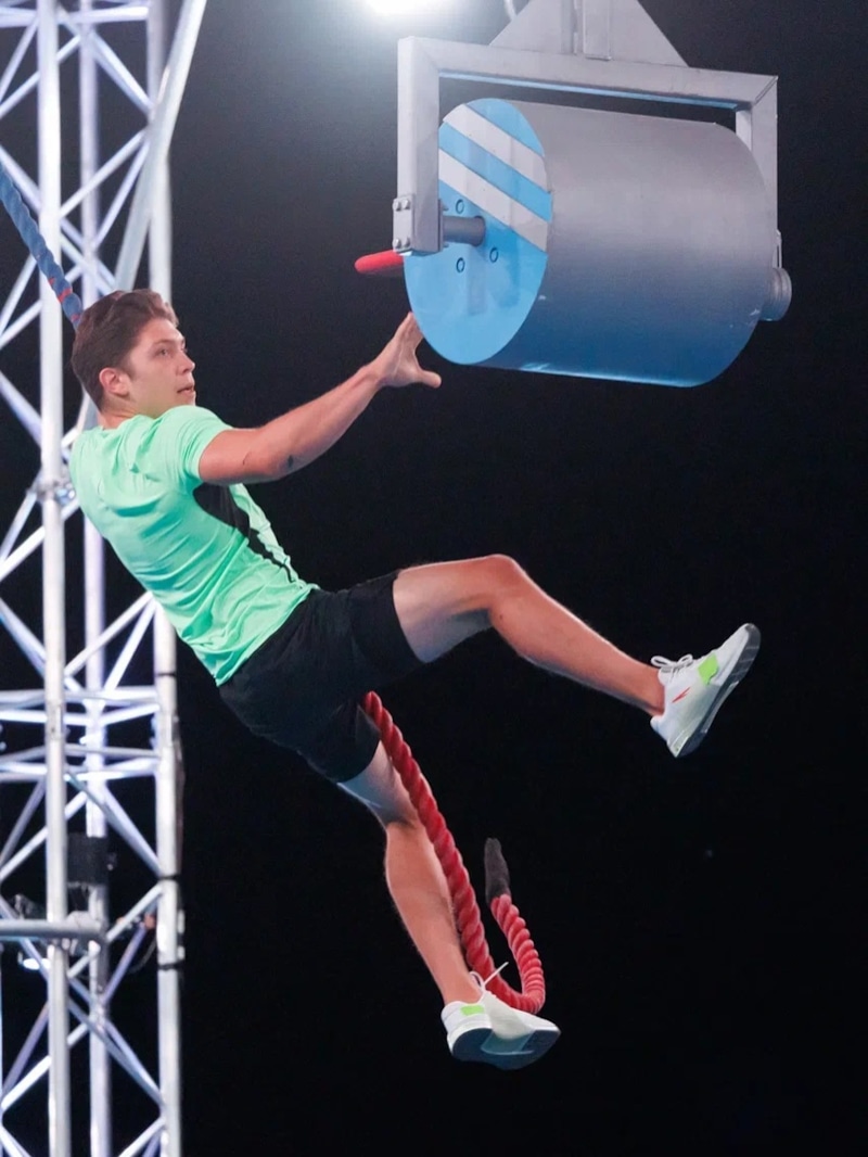 Фархад Кулдашев в шоу «Суперниндзя» Фархад Кулдашев в шоу «Суперниндзя»