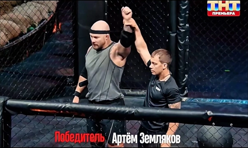 Артем Земляков в шоу «Титаны» Артем Земляков в шоу «Титаны»