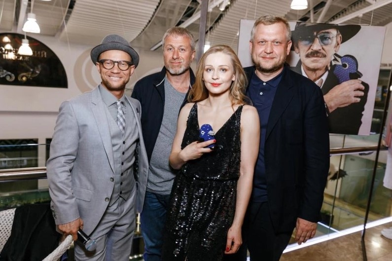 Дмитрий Хрусталев, Юлия Пересильд, Сергей Капков и Роман Абрамович Дмитрий Хрусталев, Юлия Пересильд, Сергей Капков и Роман Абрамович