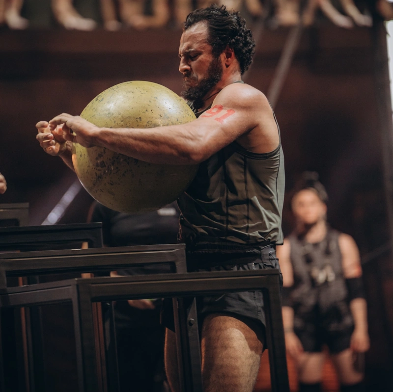 Наим Давудов в шоу «Титаны» Наим Давудов в шоу «Титаны»