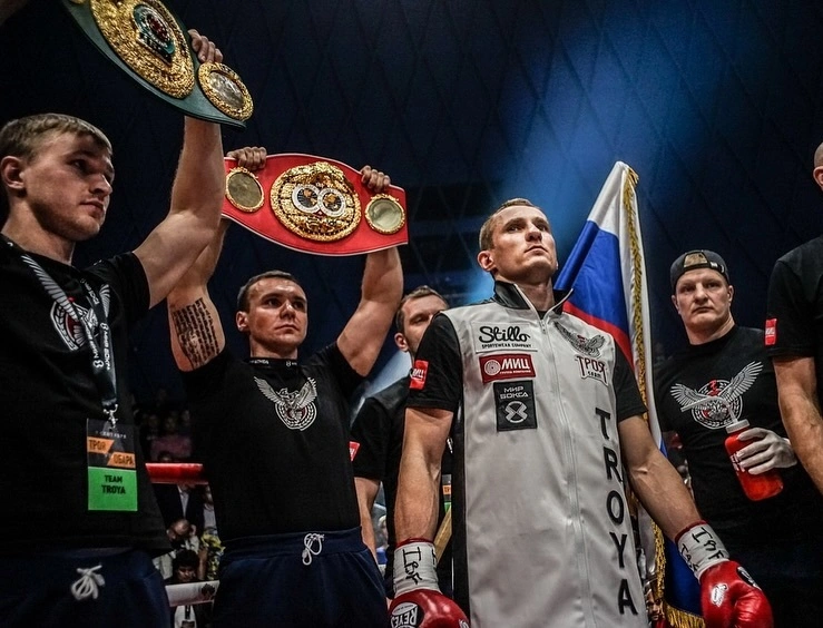 Боксер из Орла Эдуард Трояновский