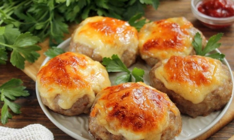 Хрустящий батон: сочная мясная начинка