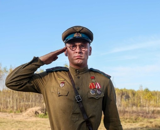 Даниил Попов в фильме «Есть только МиГ»