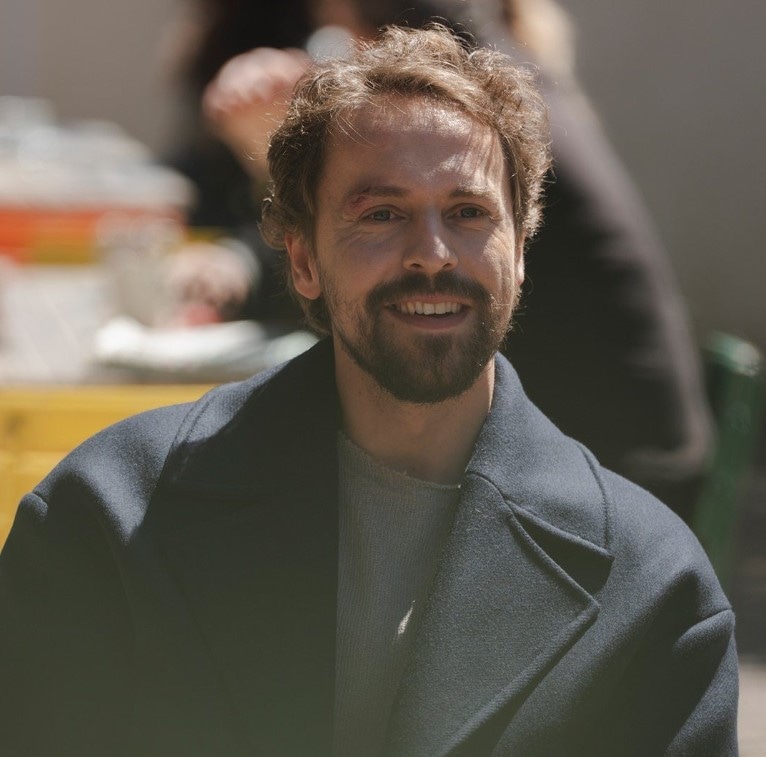 Метин Акдюльгер в мелодраме «Два мира, одно желание»