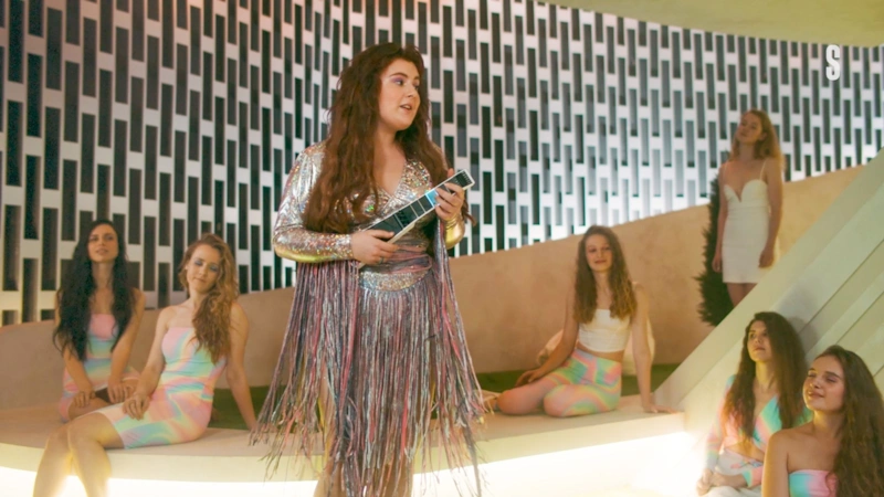 Lina Lee в сериале «Два холма»